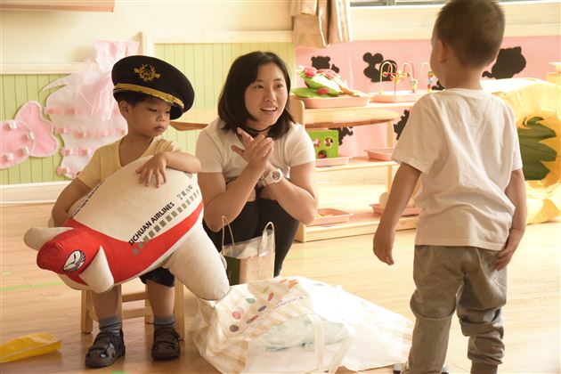 和爸爸妈妈一起过“六一”——记棠外实验幼儿园家长进课堂活动