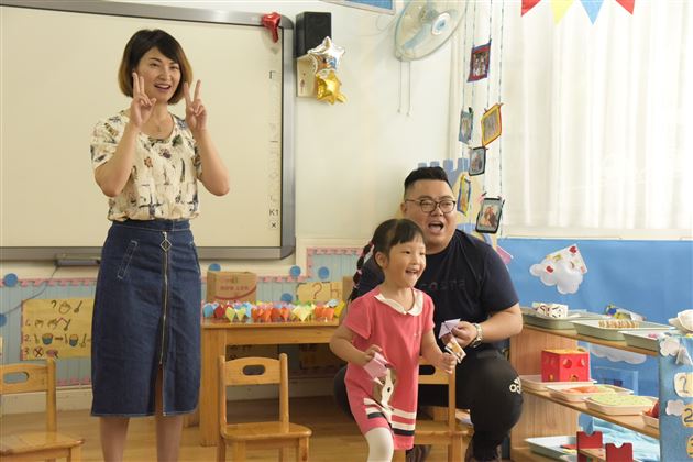 和爸爸妈妈一起过“六一”——记棠外实验幼儿园家长进课堂活动