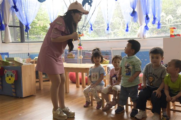 和爸爸妈妈一起过“六一”——记棠外实验幼儿园家长进课堂活动