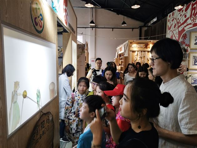 棠外附小师生代表参加成都市第十二届中小学艺术节美术展评及工作坊展示活动