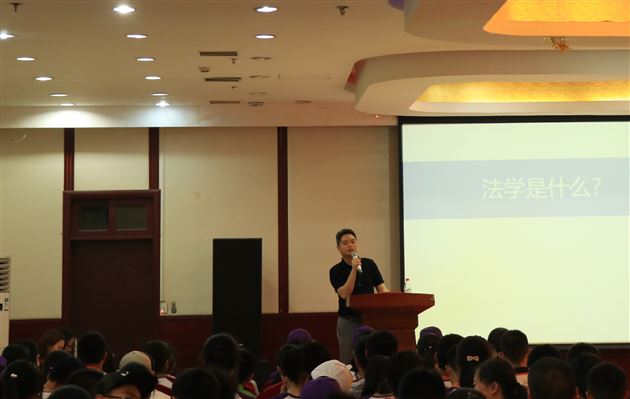 做梦想家,发现更棒的自己——棠外高2018级师生们顺利抵达北京并参加开营仪式