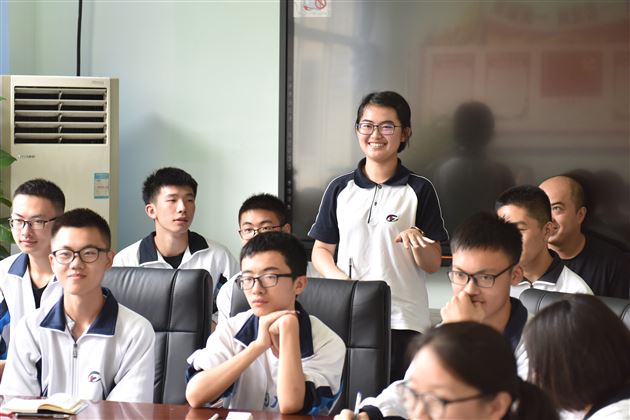 资深学霸支招,共话高三备考——王浸伊、钟宇辰与棠外高2016级学生进行学习经验交流