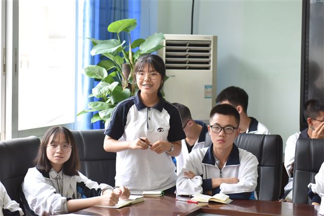 资深学霸支招,共话高三备考——王浸伊、钟宇辰与棠外高2016级学生进行学习经验交流