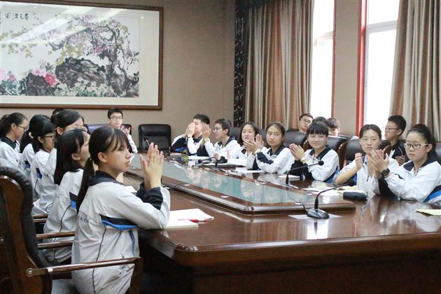 服务同学,成长自我——记棠外高2018级延伸拓展班年级自主管理委员总结暨表彰大会
