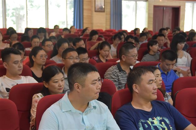 学党章强师德迎七一——棠外初中支部开展“遵党章、学党章、讲党章”学习培训活动
