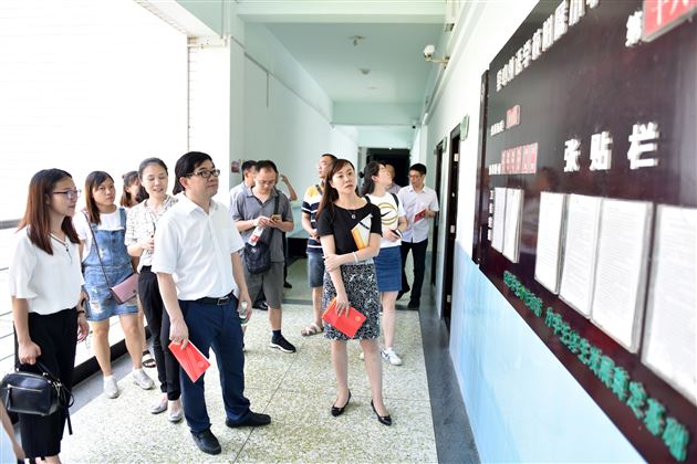 成都武侯区教育党建考察团莅临棠外参观交流党建工作