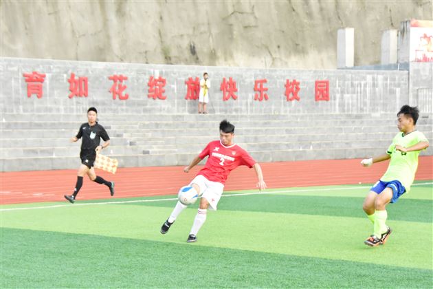 我校高中男足队获2018四川省校园足球总决赛高中男子组冠军