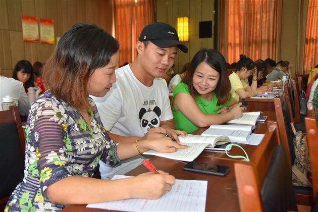 “读”善其身集思广益——记棠外附小教师读书分享会