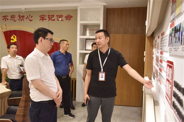 双流区委常委、统战部长董成一行调研指导棠外工作