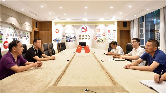 双流区委常委、统战部长董成一行调研指导棠外工作