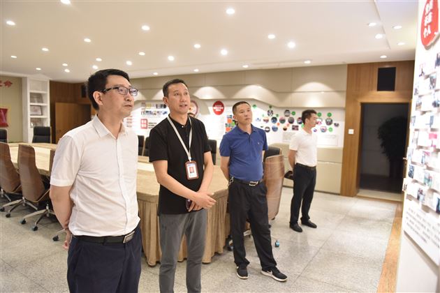 双流区委常委、统战部长董成一行调研指导棠外工作
