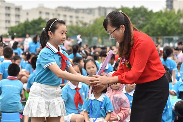 棠外附小隆重举行2018-2019学年度上期开学典礼暨教师节表彰大会