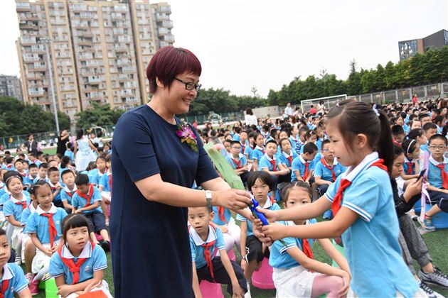 棠外附小隆重举行2018-2019学年度上期开学典礼暨教师节表彰大会