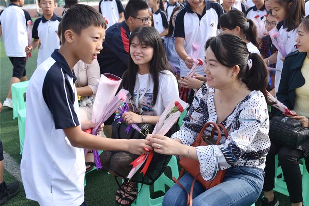 加油,向未来——棠外初中部隆重举行新学年开学典礼暨教师节庆祝表彰大会