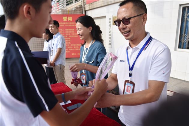 加油,向未来——棠外初中部隆重举行新学年开学典礼暨教师节庆祝表彰大会