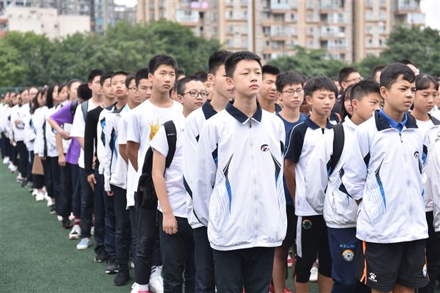 生命可贵防患未然——棠外师生开展公寓紧急逃生疏散演练