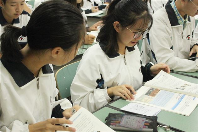 破冰之旅:寻学科融合探生涯规划——我校举办成都市高中政治继续教育菜单培训暨政治学科渗透生涯教育研讨活动