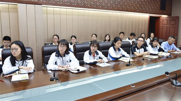 不忘初心跟党走青春践行十九大——记我校青年党校党课培训活动