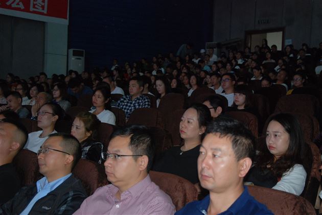 “鼎”力合作,构建家校平台——棠外附小隆重举行第十六届一年级家长学校开学典礼暨家庭教育讲座