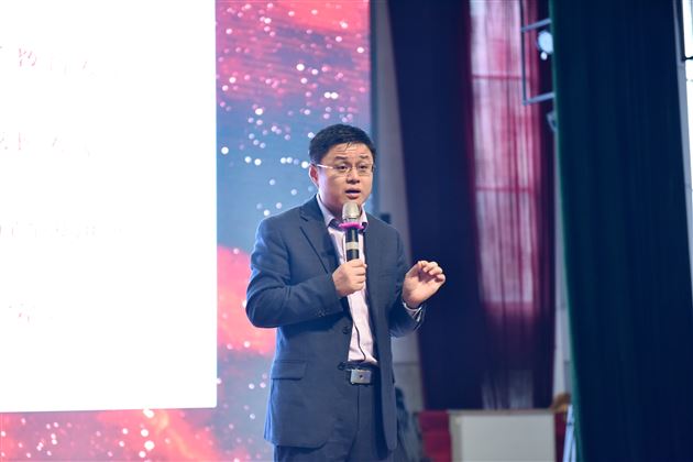 家校共育共进助力高三梦想——我校高2016级召开高三家长会暨9月月考表彰大会