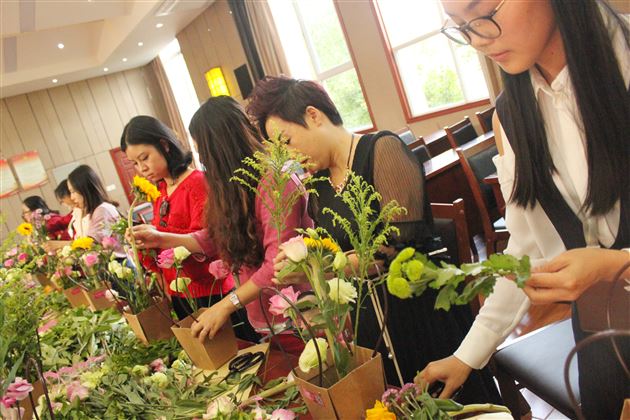 我看见春天写在老师们的明眸里——记我校高中部“女教职工心灵成长体验活动”