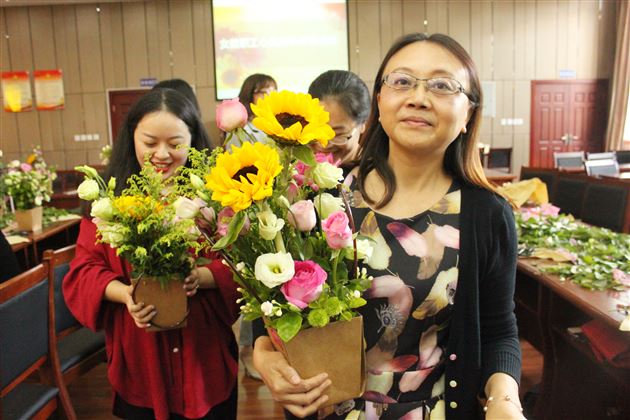 我看见春天写在老师们的明眸里——记我校高中部“女教职工心灵成长体验活动”