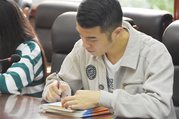 青蓝同携手共筑棠外梦——我校初中部举行2018—2019学年度师徒结对仪式