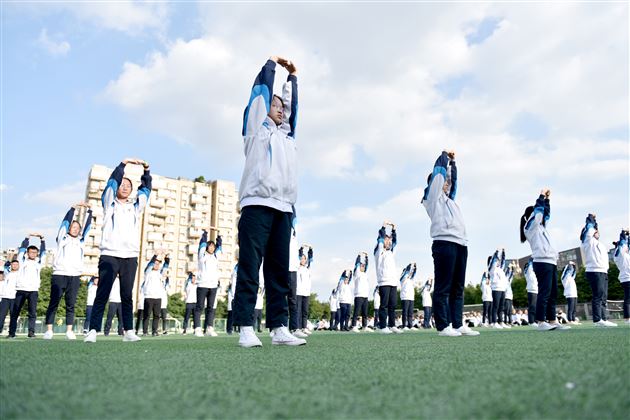 棠外高中部举行第十五届班级队列队形跑操比赛