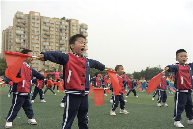 活力一家亲一起跑出“趣”——棠外实验幼儿园“快乐棠宝伴爱飞翔”趣跑活动