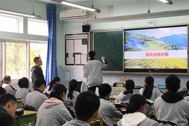 “新高考、新课标”双流区初高中联合地理教研活动在我校顺利开展