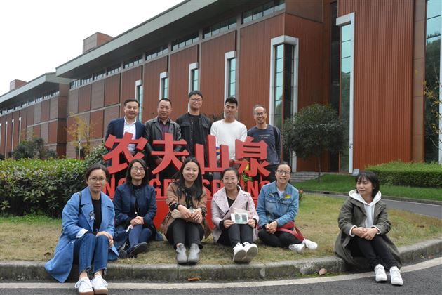 探寻企业文化加强学科衔接——记初高中政治联合教研活动