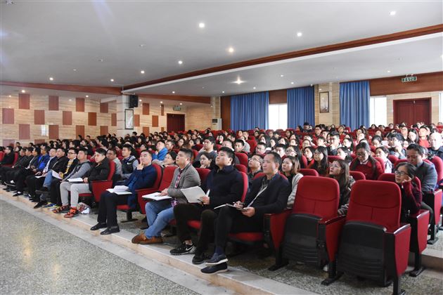 学习劳模精神争创一流业绩——记初中部教职工大会