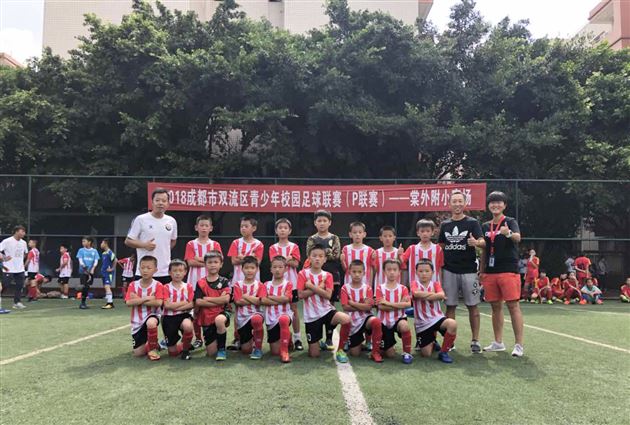 附小勇夺双流区足球联赛两项冠军