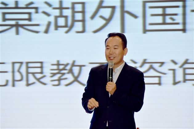 帮助孩子突破学习困境——初2017级举行亲子教育报告会