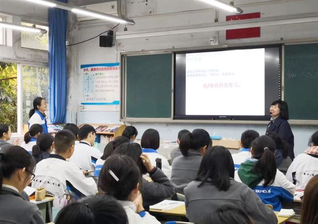 以爱之名,成爱之事——记高2017级主题班会课《成长不烦恼》