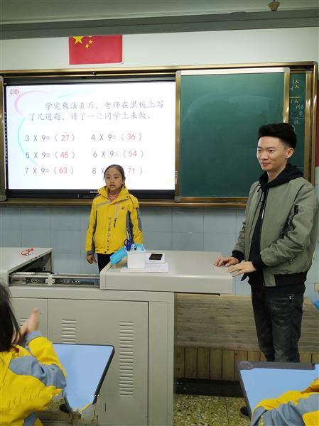 学会发现别人的闪光点——记棠外附小班主任杨梅工作室活动