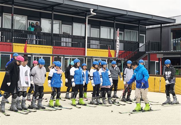 挥动青春放飞梦想——棠外国际部U-course综合素质课程之高尔夫、滑雪体验