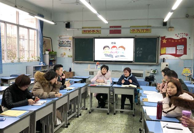 孙晓晖老师指导附小修身班会研讨活动