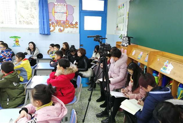 孙晓晖老师指导附小修身班会研讨活动