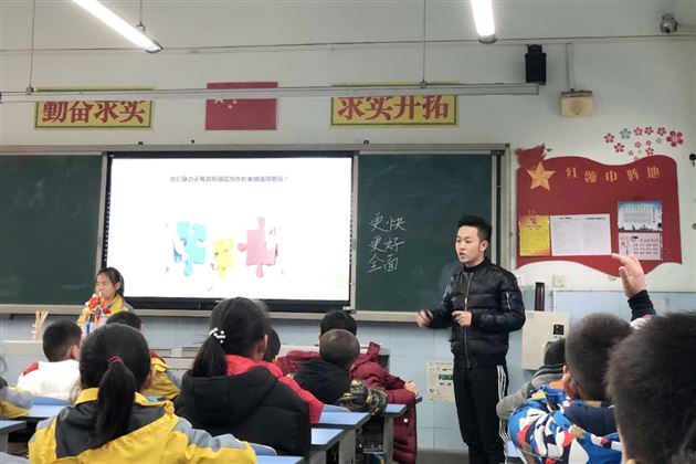 孙晓晖老师指导附小修身班会研讨活动
