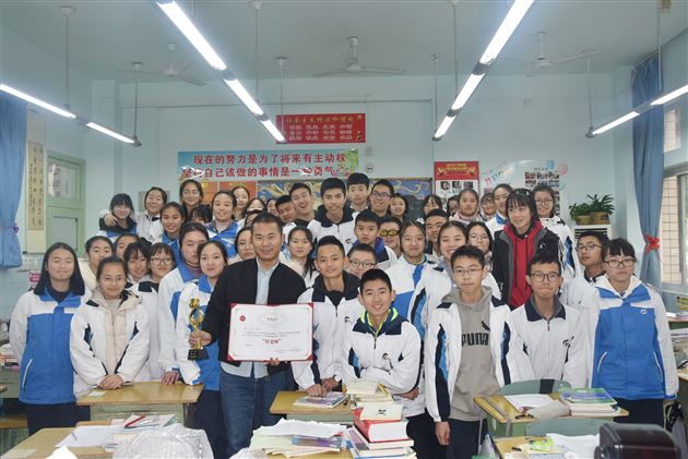 喜报:棠外初中部党员教师袁成获评教育部关工委首届“中国好老师”