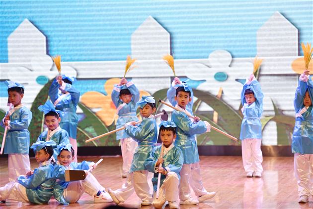 聆听花开的声音点亮七彩的童年——附小隆重举行2018级学生入学百日庆典活动