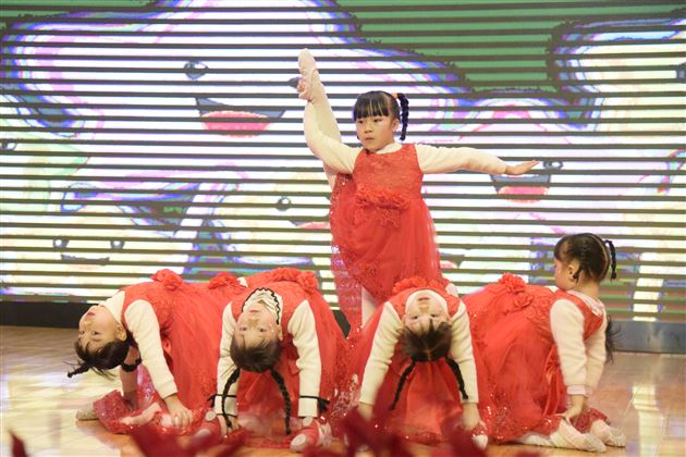 雏鹰昂头向天鸣 羽翼渐丰挥幼翅——飞鹰艺术团“雏鹰追梦”期末汇报活动