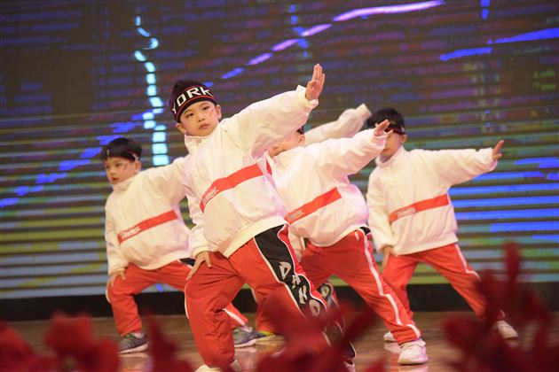 雏鹰昂头向天鸣 羽翼渐丰挥幼翅——飞鹰艺术团“雏鹰追梦”期末汇报活动