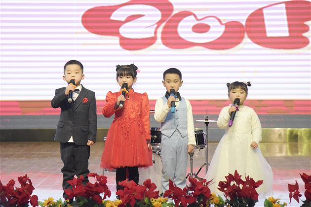 雏鹰昂头向天鸣 羽翼渐丰挥幼翅——飞鹰艺术团“雏鹰追梦”期末汇报活动