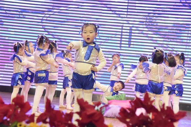 雏鹰昂头向天鸣 羽翼渐丰挥幼翅——飞鹰艺术团“雏鹰追梦”期末汇报活动