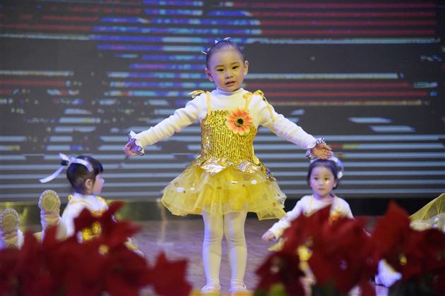 雏鹰昂头向天鸣 羽翼渐丰挥幼翅——飞鹰艺术团“雏鹰追梦”期末汇报活动