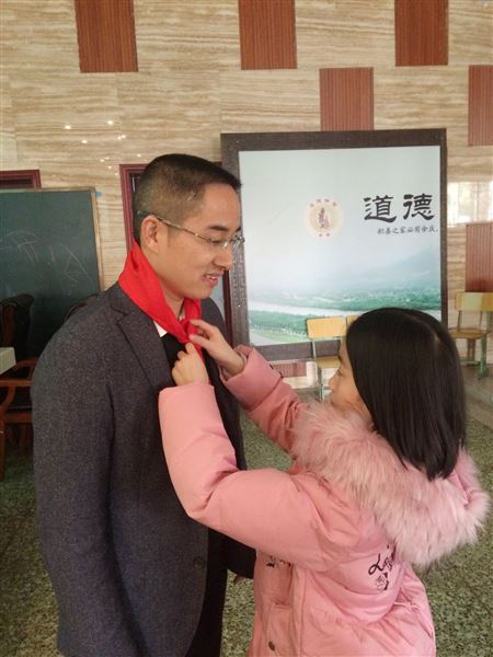 大爱无疆 情系山区——记小学部五年级家长义工课堂