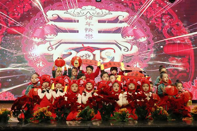 棠宝闹新年 民俗展风采