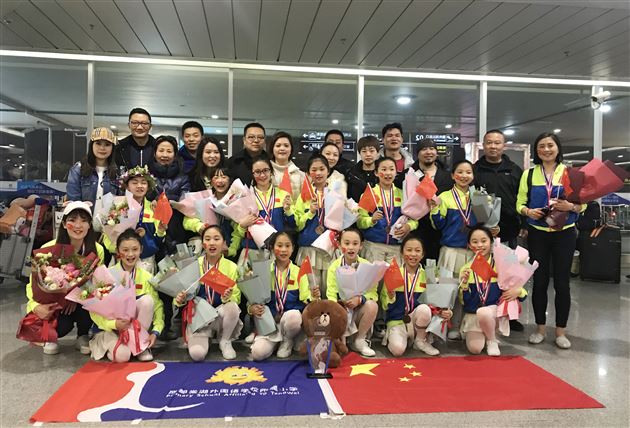 喜报:棠外附小啦啦队代表中国在2019世界中小学生啦啦操锦标赛上一举夺得青少年公开组和小学组两项世界季军